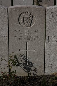 Lijssenthoek Military Cemetery - Knight, E W
