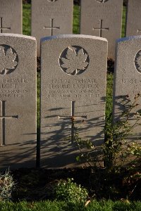 Lijssenthoek Military Cemetery - Lagueux, Leoure
