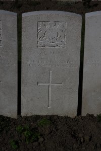 Lijssenthoek Military Cemetery - Lake, Thomas
