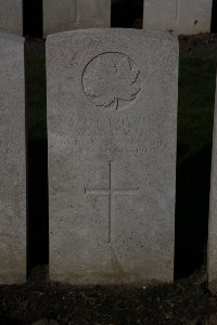 Lijssenthoek Military Cemetery - Lakeman, W