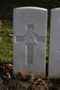 Lijssenthoek Military Cemetery - Lamb, James William