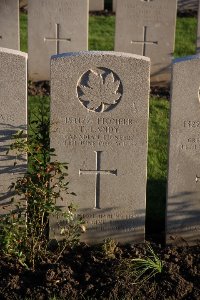 Lijssenthoek Military Cemetery - Landy, Thomas