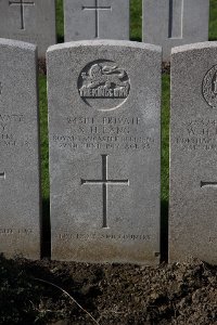 Lijssenthoek Military Cemetery - Lang, Robert Howard