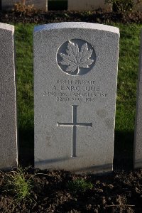 Lijssenthoek Military Cemetery - Larocque, A