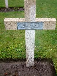 Lijssenthoek Military Cemetery - Laronde, Urbain