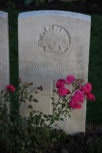 Lijssenthoek Military Cemetery - Larsen, William Lars