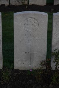 Lijssenthoek Military Cemetery - Lavender, Thomas