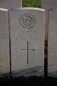 Lijssenthoek Military Cemetery - Lawes, W C