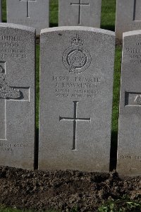 Lijssenthoek Military Cemetery - Lawrence, J