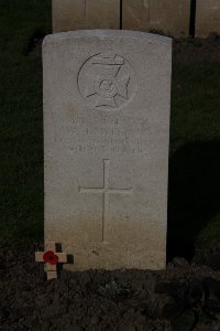 Lijssenthoek Military Cemetery - Lawrence, W