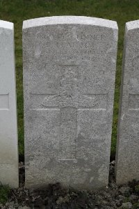 Lijssenthoek Military Cemetery - Leaf, E