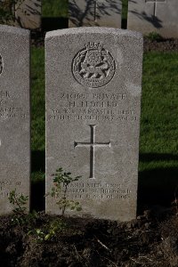 Lijssenthoek Military Cemetery - Ledgerd, H