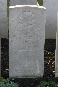 Lijssenthoek Military Cemetery - Lewis, A J