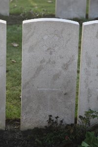 Lijssenthoek Military Cemetery - Lewis, F