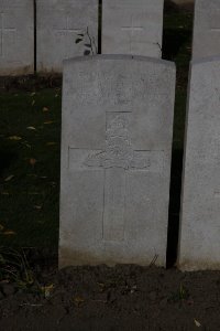 Lijssenthoek Military Cemetery - Lewis, P
