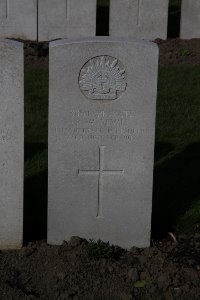 Lijssenthoek Military Cemetery - Lewis, Robert William