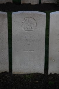 Lijssenthoek Military Cemetery - Lewis, Valentine James