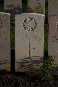 Lijssenthoek Military Cemetery - Logan, Thomas Hardy