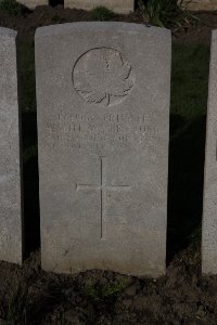 Lijssenthoek Military Cemetery - Long, Walter Weyburn