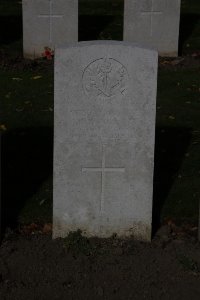 Lijssenthoek Military Cemetery - Longstaff, J J