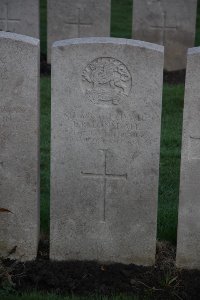 Lijssenthoek Military Cemetery - Lonsdale, J R