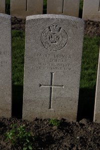 Lijssenthoek Military Cemetery - Loud, T