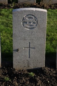 Lijssenthoek Military Cemetery - Love, Ernest