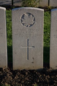 Lijssenthoek Military Cemetery - Love, R