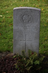 Lijssenthoek Military Cemetery - Loveland, A C
