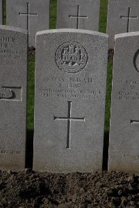 Lijssenthoek Military Cemetery - Low, Edward