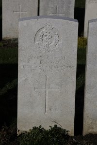 Lijssenthoek Military Cemetery - Lowe, J E