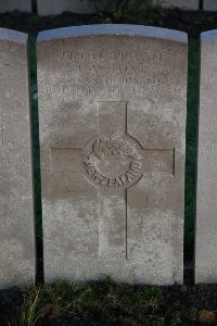 Lijssenthoek Military Cemetery - Lunt, Frederick William