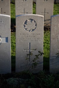 Lijssenthoek Military Cemetery - Lusk, Robert Bruce