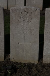 Lijssenthoek Military Cemetery - Lynch, J