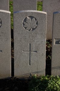 Lijssenthoek Military Cemetery - Lynch, O