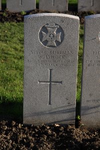Lijssenthoek Military Cemetery - Lynock, W
