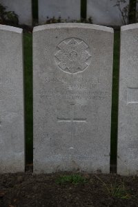 Lijssenthoek Military Cemetery - Lyons, L