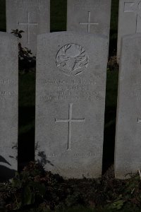 Lijssenthoek Military Cemetery - Lyons, R