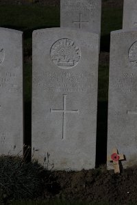Lijssenthoek Military Cemetery - Lyons, Thomas Joshua