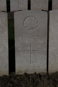 Lijssenthoek Military Cemetery - MacDonald, Daniel James