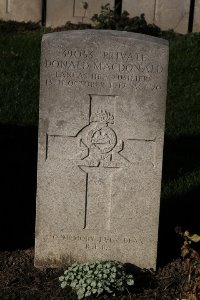 Lijssenthoek Military Cemetery - MacDonald, Donald
