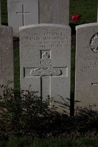 Lijssenthoek Military Cemetery - MacDonald, Norman