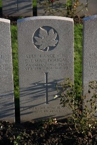 Lijssenthoek Military Cemetery - MacDougal, E J