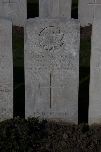 Lijssenthoek Military Cemetery - MacLean, Fitzroy Donald