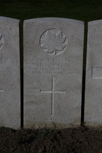 Lijssenthoek Military Cemetery - MacMillan, Hugh Alexander