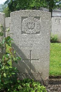 Lijssenthoek Military Cemetery - MacK, James