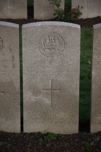 Lijssenthoek Military Cemetery - MacKness, Sydney