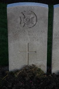 Lijssenthoek Military Cemetery - Magenis, Vernon Courtice