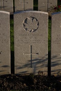 Lijssenthoek Military Cemetery - Mail, L