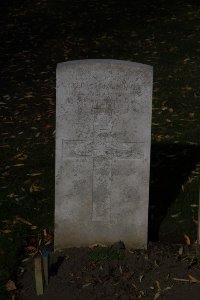 Lijssenthoek Military Cemetery - Maishment, Arthur